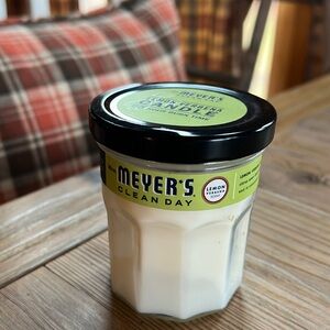 Free with purchase- Mrs Meyer’s Lemon verbena Candle